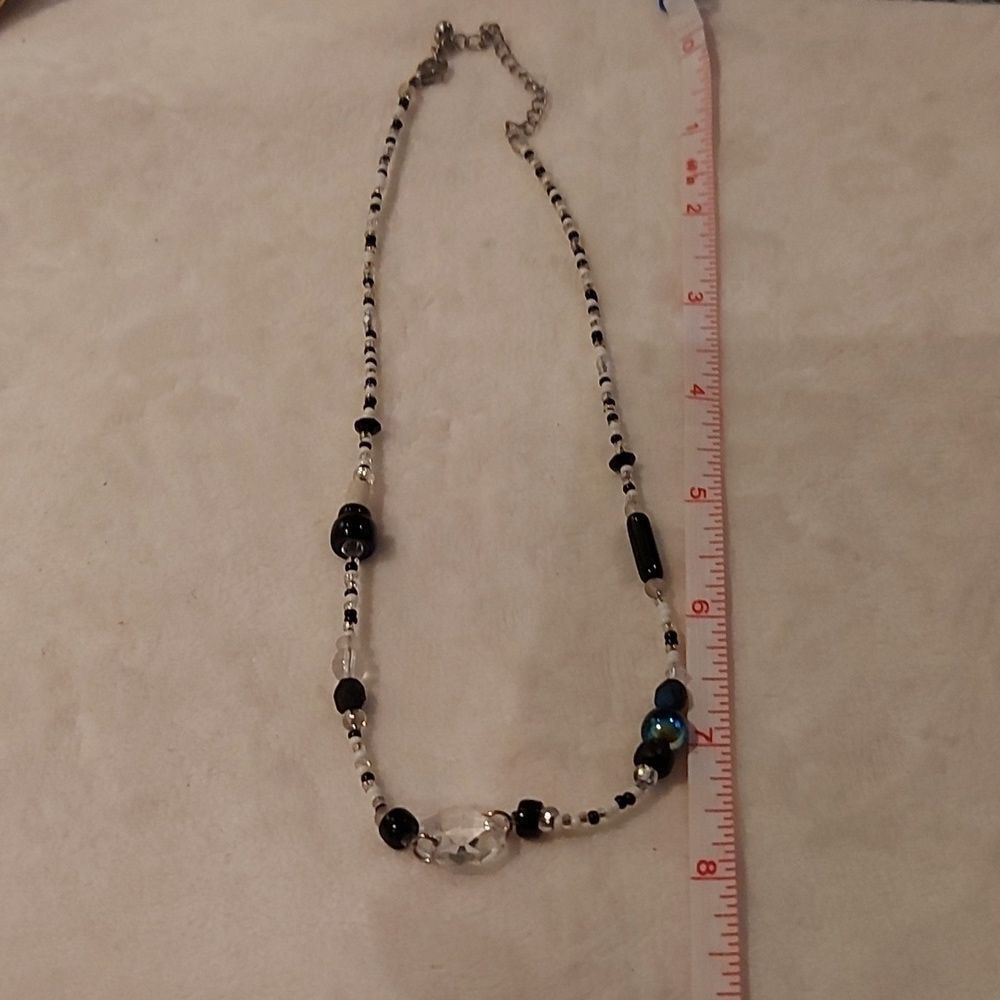 9 Assorted Necklaces - Picture 8 of 11